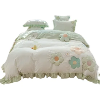 Выстиранное стеганое одеяло из четырех частей, окрашенное свежей хлопчатобумажной пряжей с вышивкой в виде маленького цветка, Мягкое дышащее постельное белье