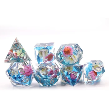 Настройте прозрачный многогранный красочный набор кубиков с острыми краями из смолы в виде цветка